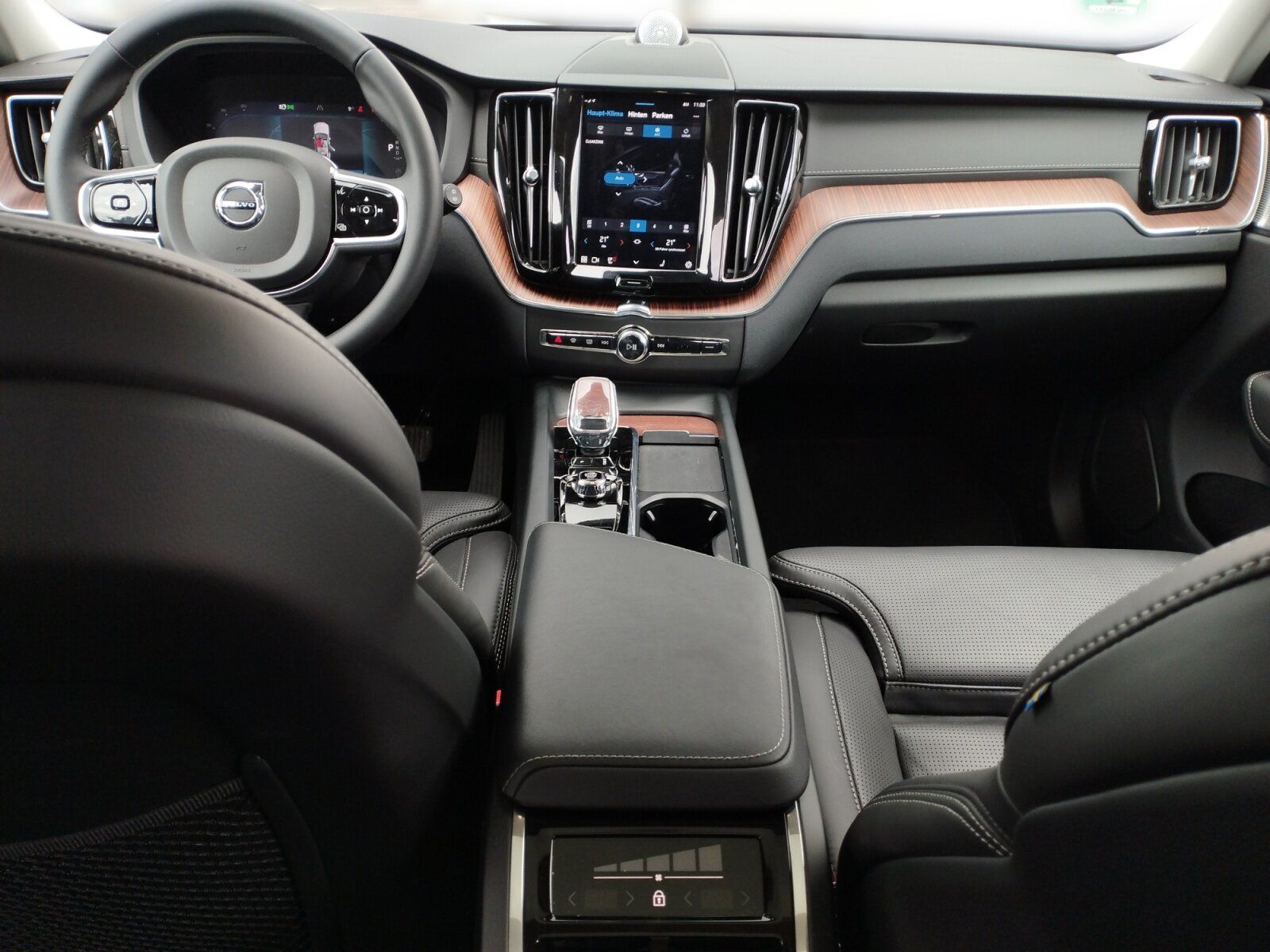 Volvo XC 60 B5 Benzin AWD Ultimate Dark SHD+NAVI+AHK