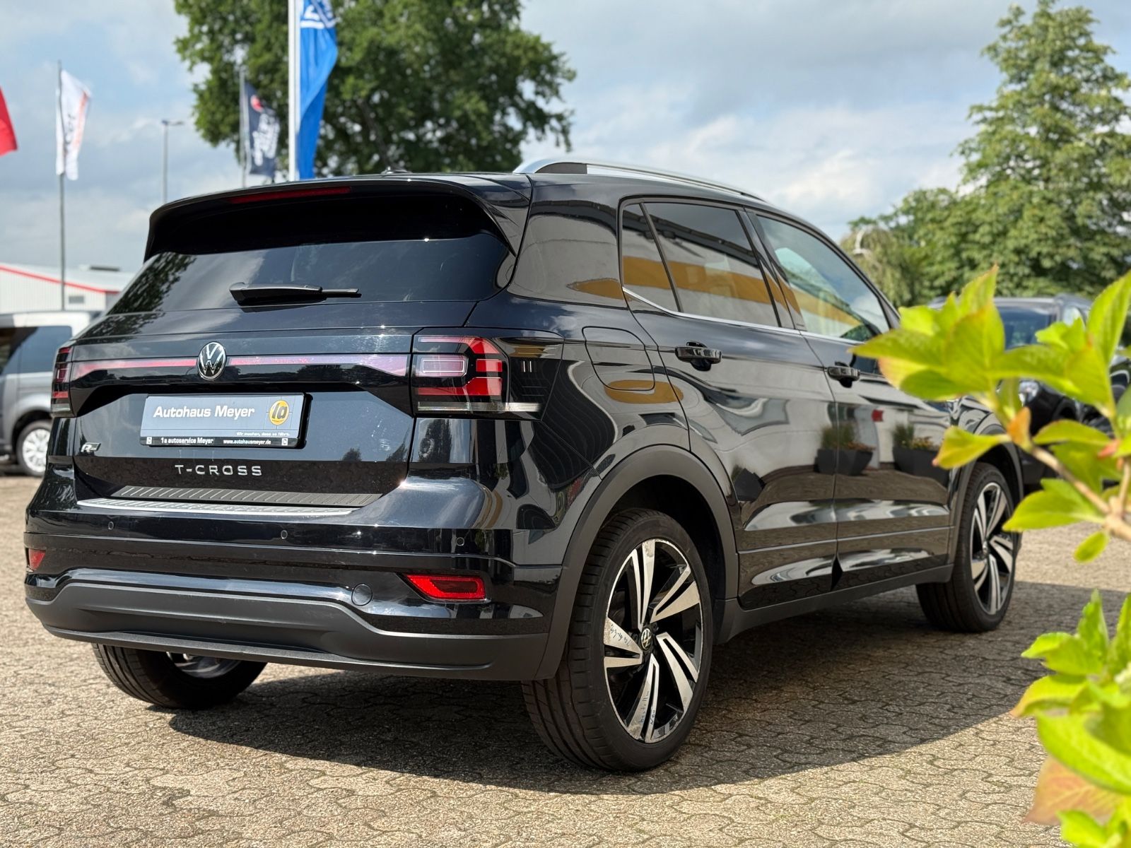 Volkswagen T-Cross Style 1.0 TSI DSG R-Line - Samsaru's Car Outlet