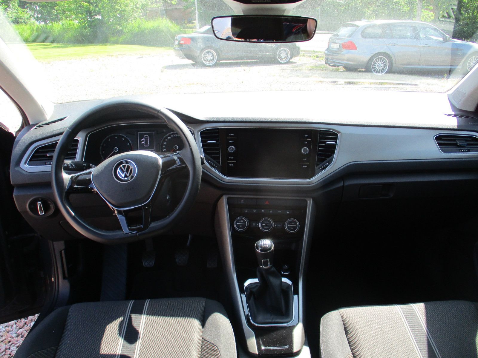 Volkswagen T-Roc 1.0 TSI Style - Samsaru's Car Outlet