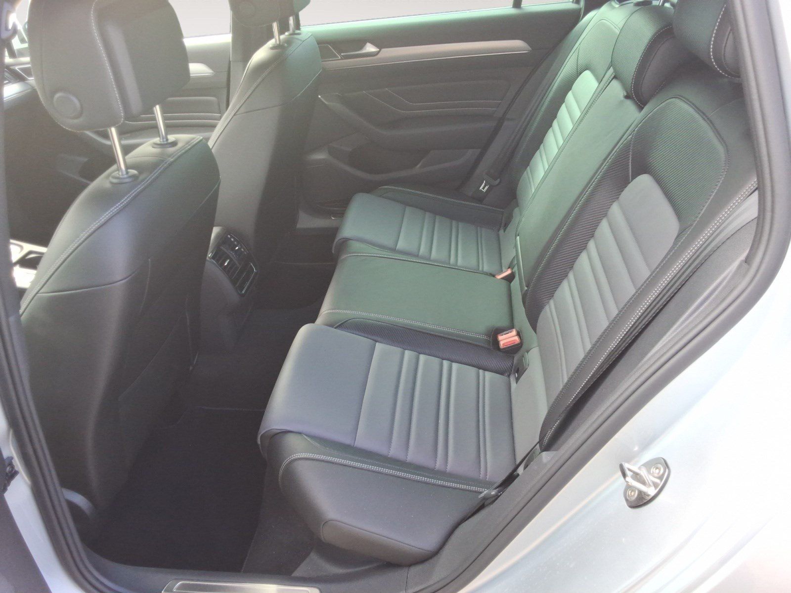 Volkswagen Passat Variant 2.0 TDI R-Line*Sport*AHK*NAVI*Dig