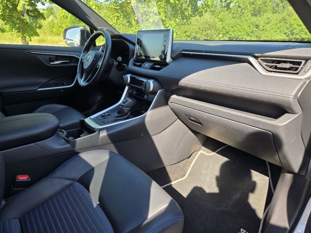Toyota RAV 4 2.5 4x4 Hybrid Style - Samsaru's Car Outlet