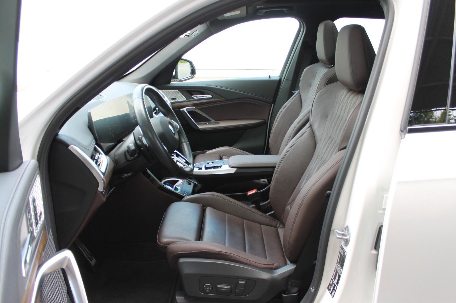 BMW X1 xDrive 23i M-Sport - Samsaru's Car Outlet