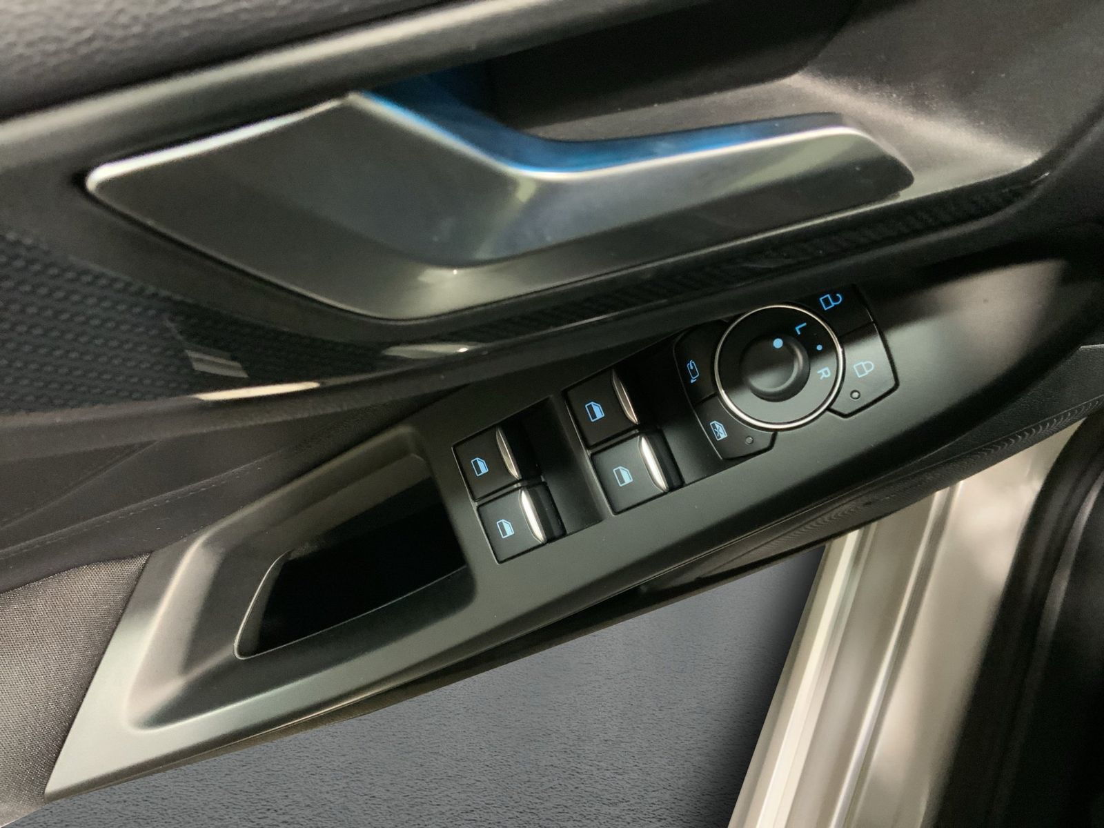 Ford Focus ST-Line X Turnier Aut.*AHK*ACC*HUD*KAM*NAV