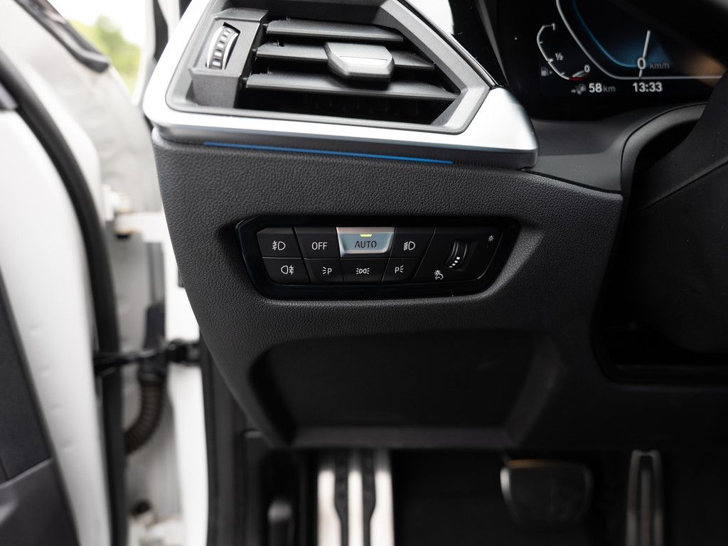 BMW 330e Touring M-Sportpaket - Samsaru's Car Outlet