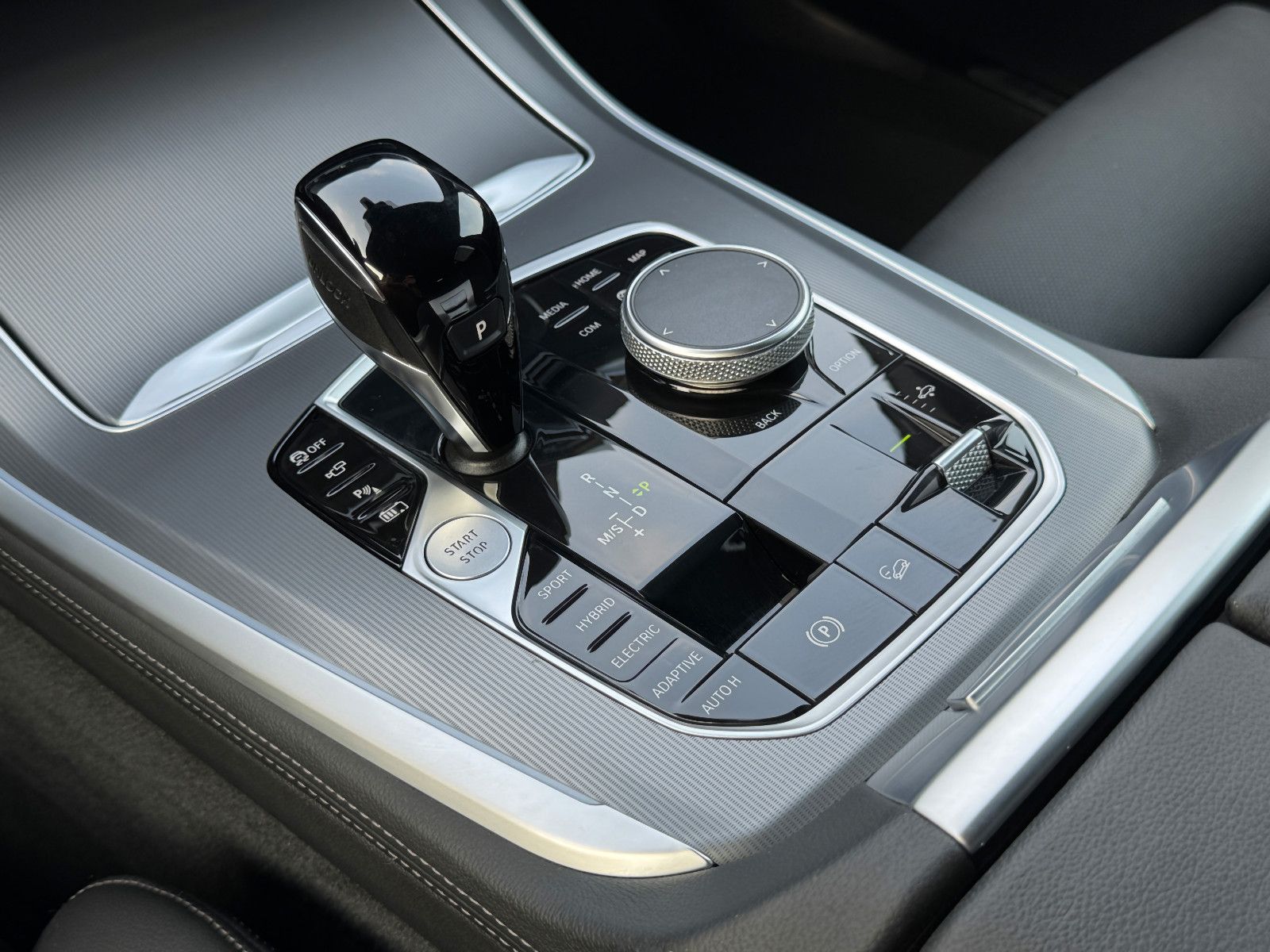 BMW X5 xDrive45e M-Sport,Pano,AHK,B&W,22",360°UPE113