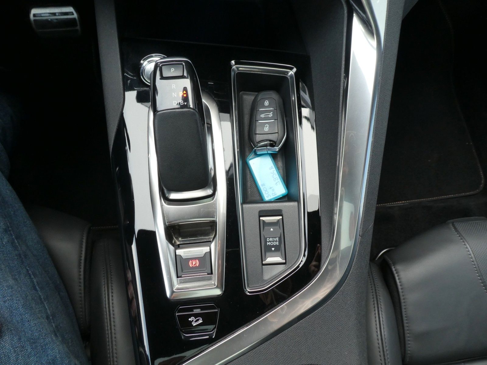 Peugeot 3008 Hybrid4 GT Navi, SHZ, Kamera, 4WD, S-Dach