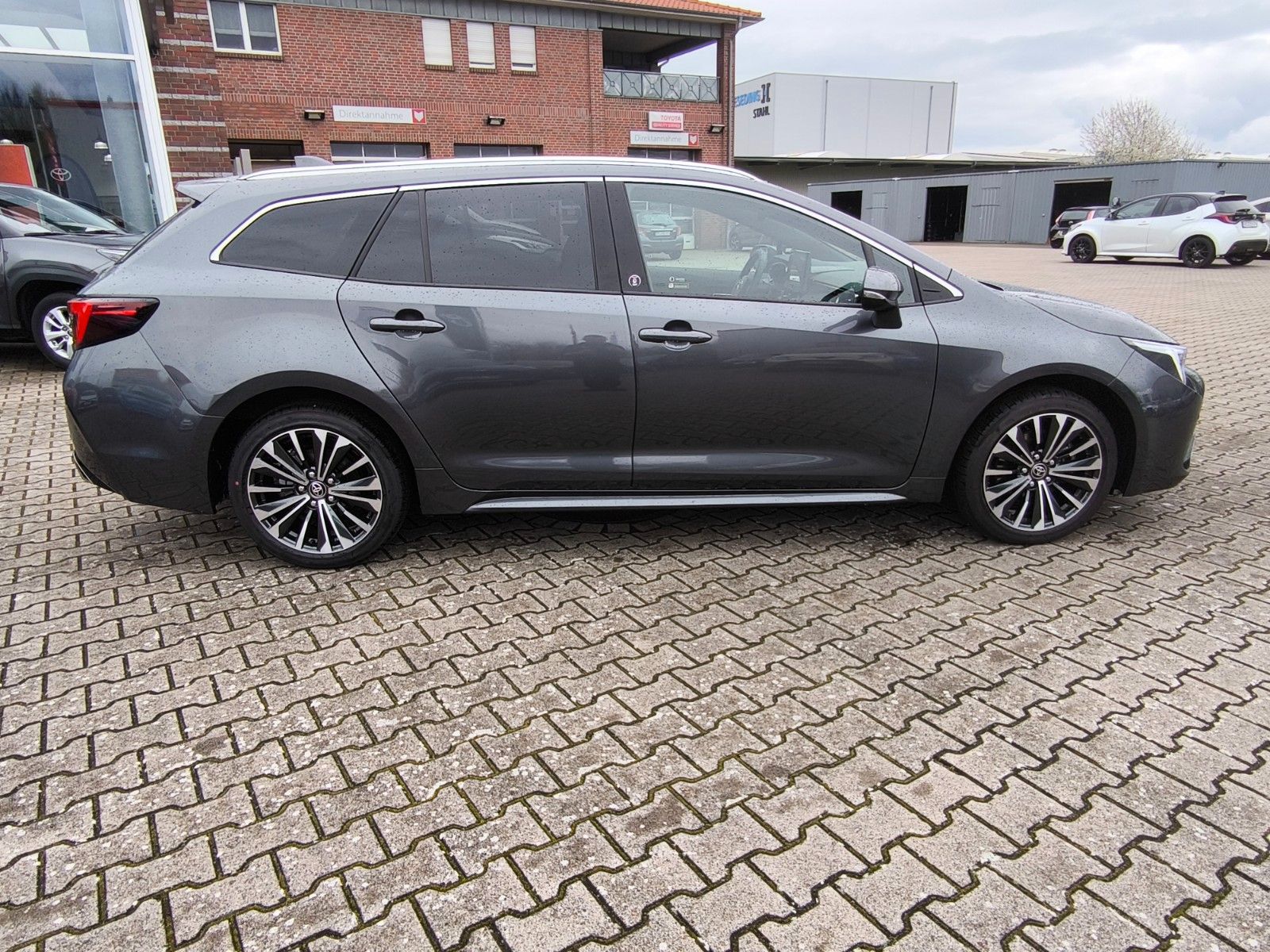 Toyota Corolla Touring Sports Hybrid Team D - Samsaru's Car Outlet