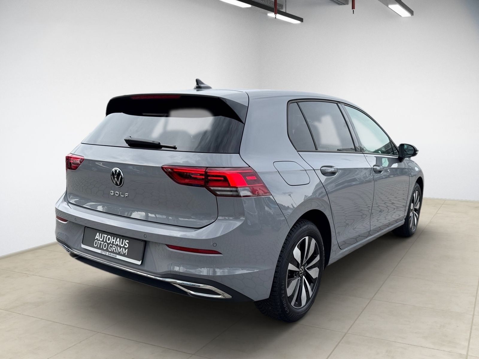 Volkswagen Golf VIII 2.0 TDI Move - Samsaru's Car Outlet