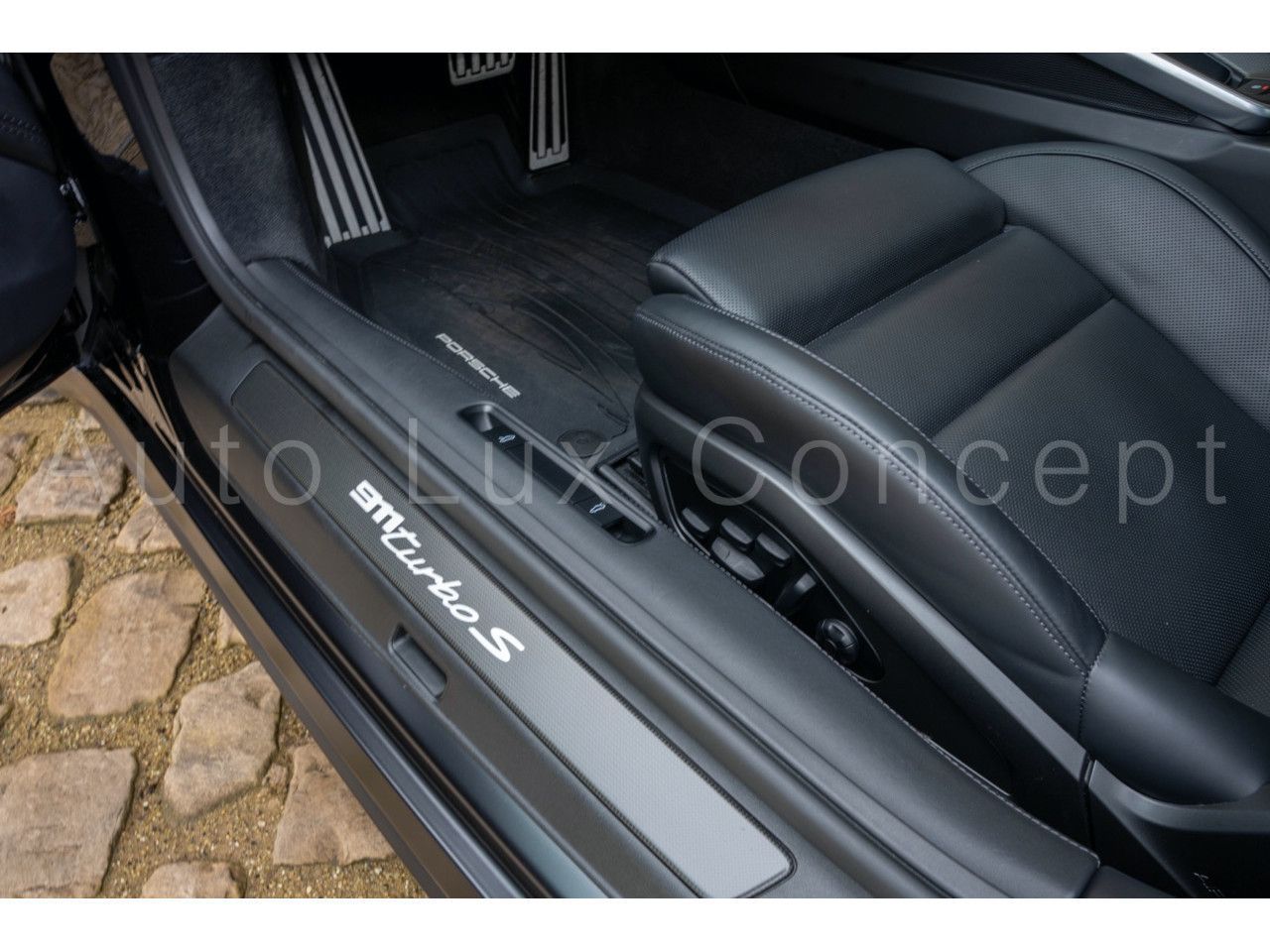 Porsche 992 911 Turbo S Aerokit/Burmester/Lederpaket/Car