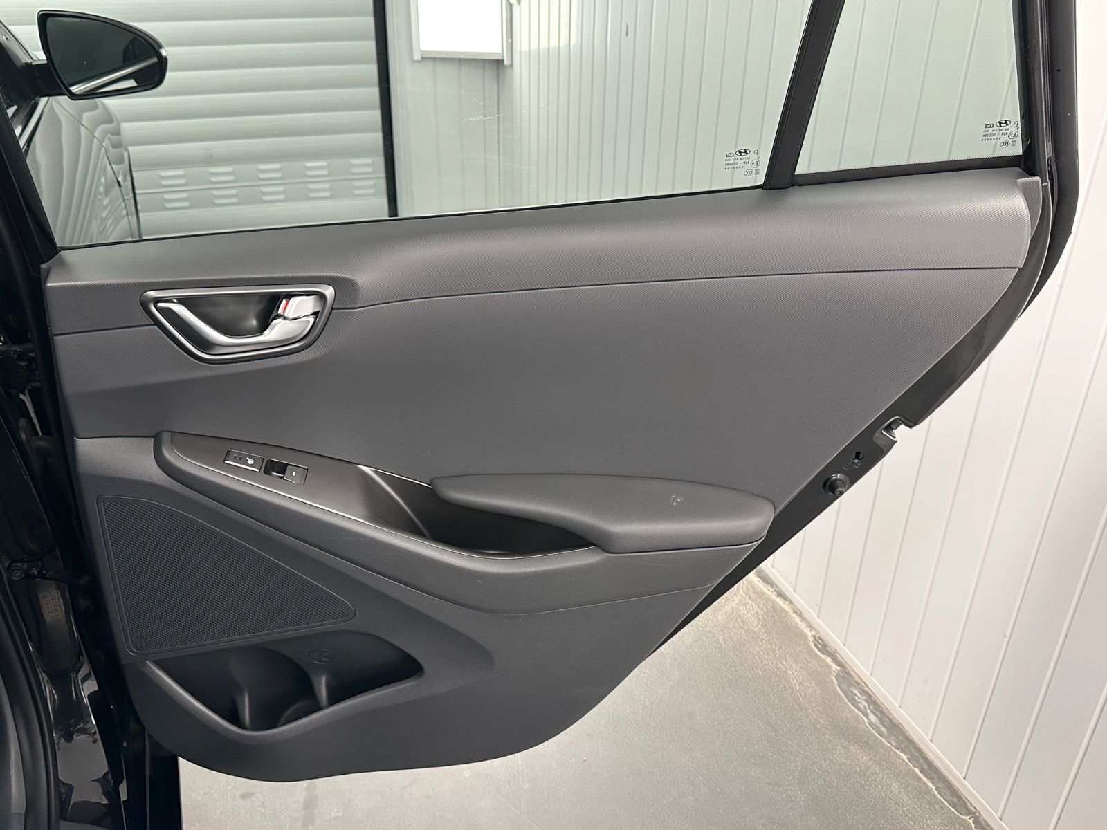 Hyundai IONIQ Prime Plug-In Hybrid - Samsaru's Car Outlet