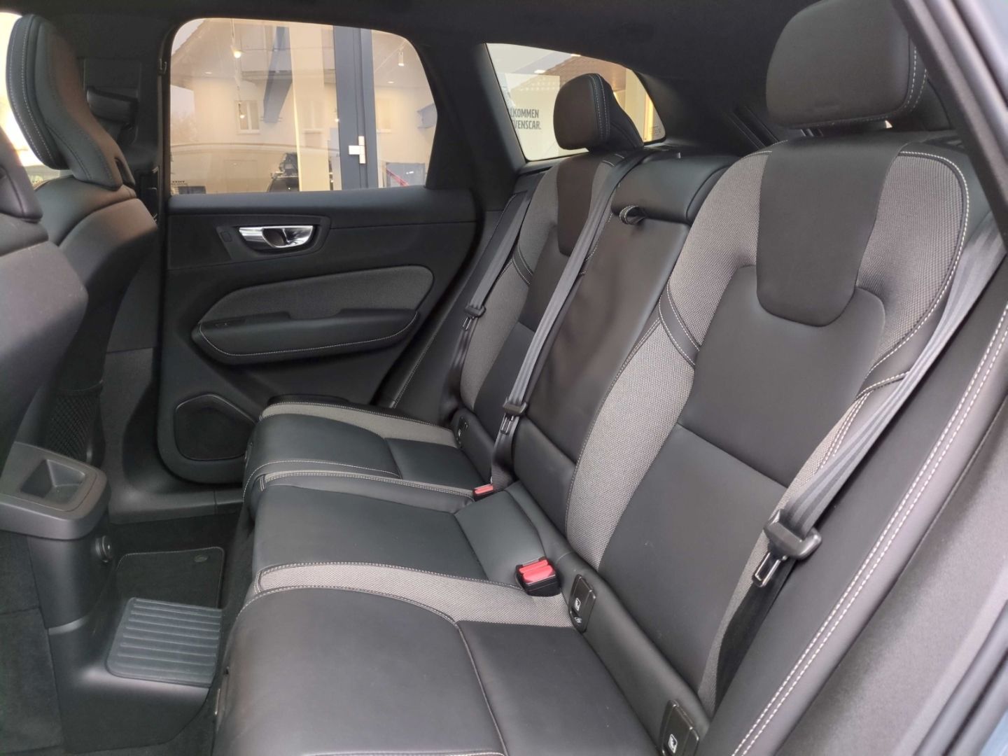 Volvo XC60 R Design Recharge Plug-In Hybrid AWD T8 Twi