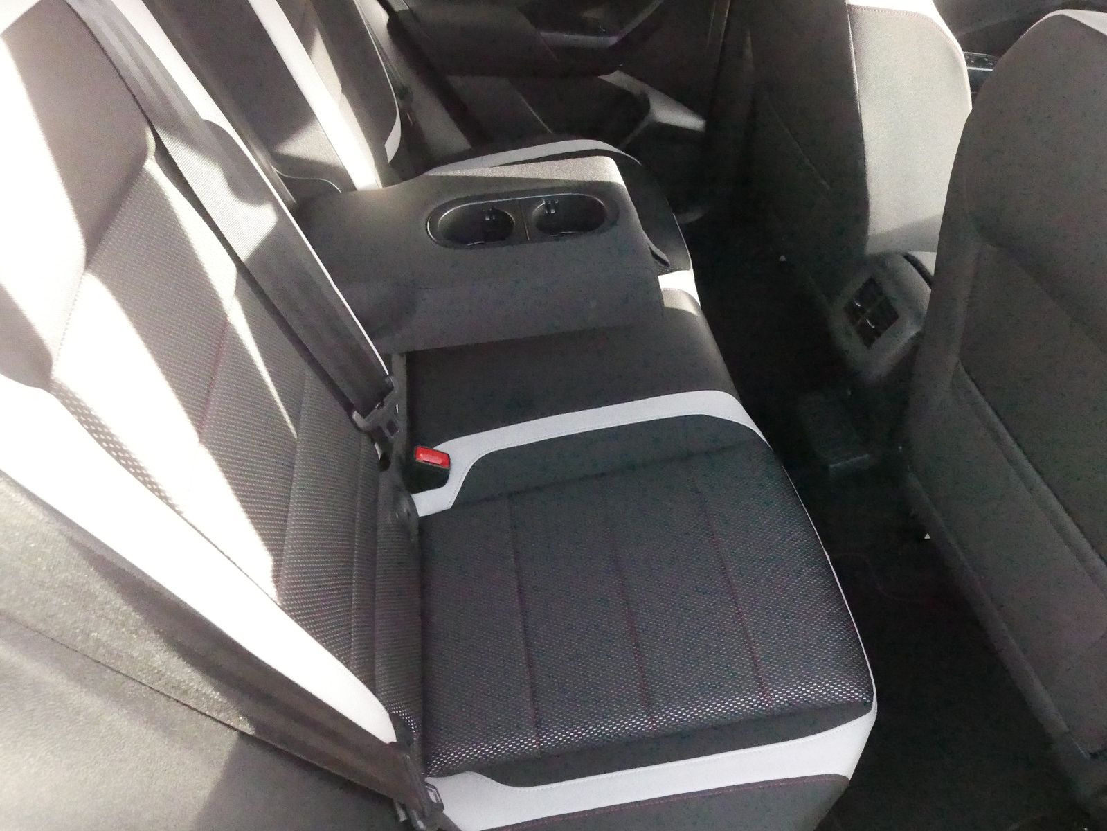 Volkswagen T-Roc Sport - Samsaru's Car Outlet