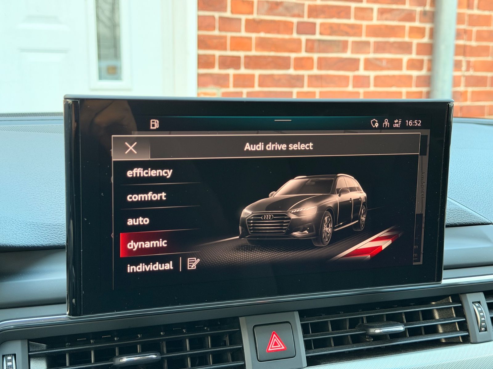 Audi A4 Avant 40 TDI quattro*AHK/HEAD-UP/KAMERA/SHZ*