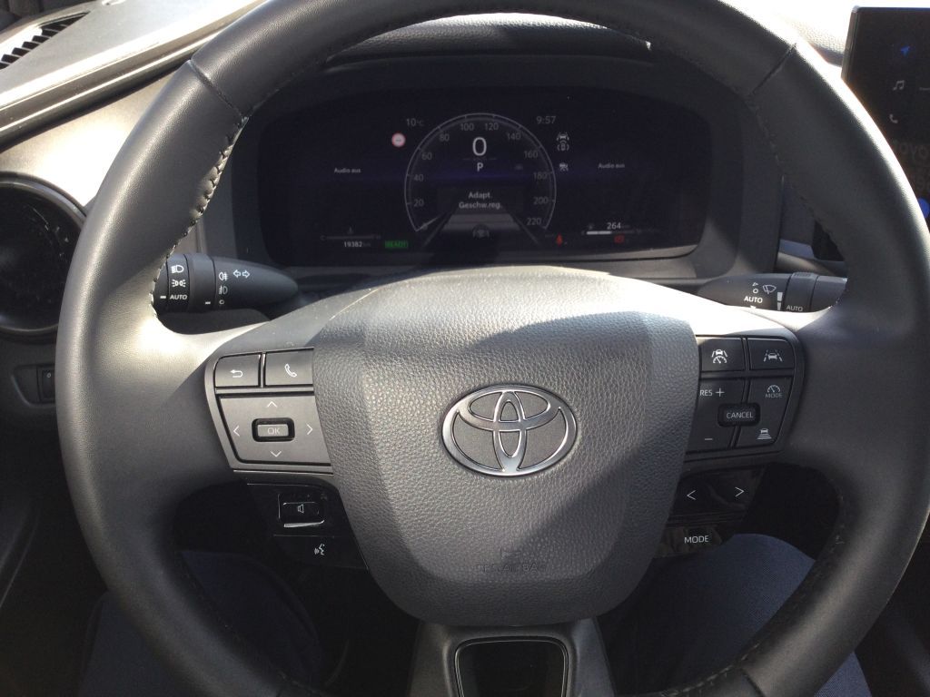 Toyota C-HR 1.8 Hybrid - Samsaru's Car Outlet
