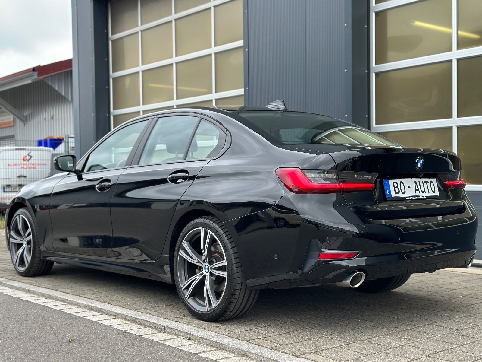 BMW 320 d xDrive Laser Leder HuD Key Innovation - Samsaru's Car Outlet