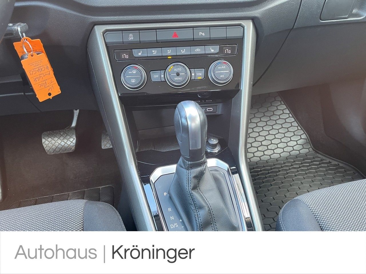 Volkswagen T-Roc 1.5 TSI DSG Style - Samsaru's Car Outlet