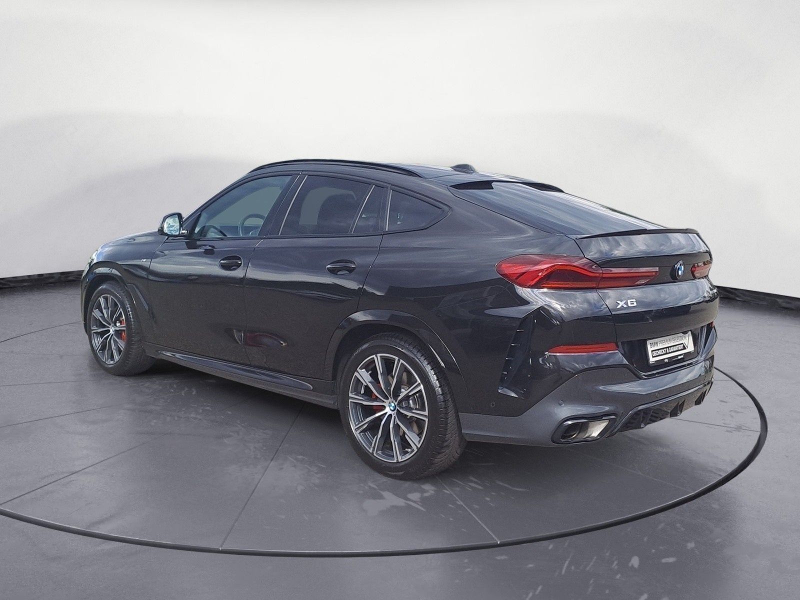 BMW X6 xDrive30d M SPORT PRO AHK Iconic Glow Driving