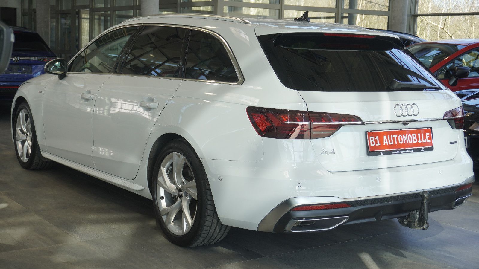 Audi A4 Avant 40 TFSI quatt S line - Samsaru's Car Outlet