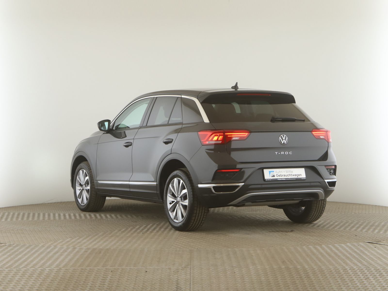 Volkswagen T-Roc 1.5 TSI Style - Samsaru's Car Outlet