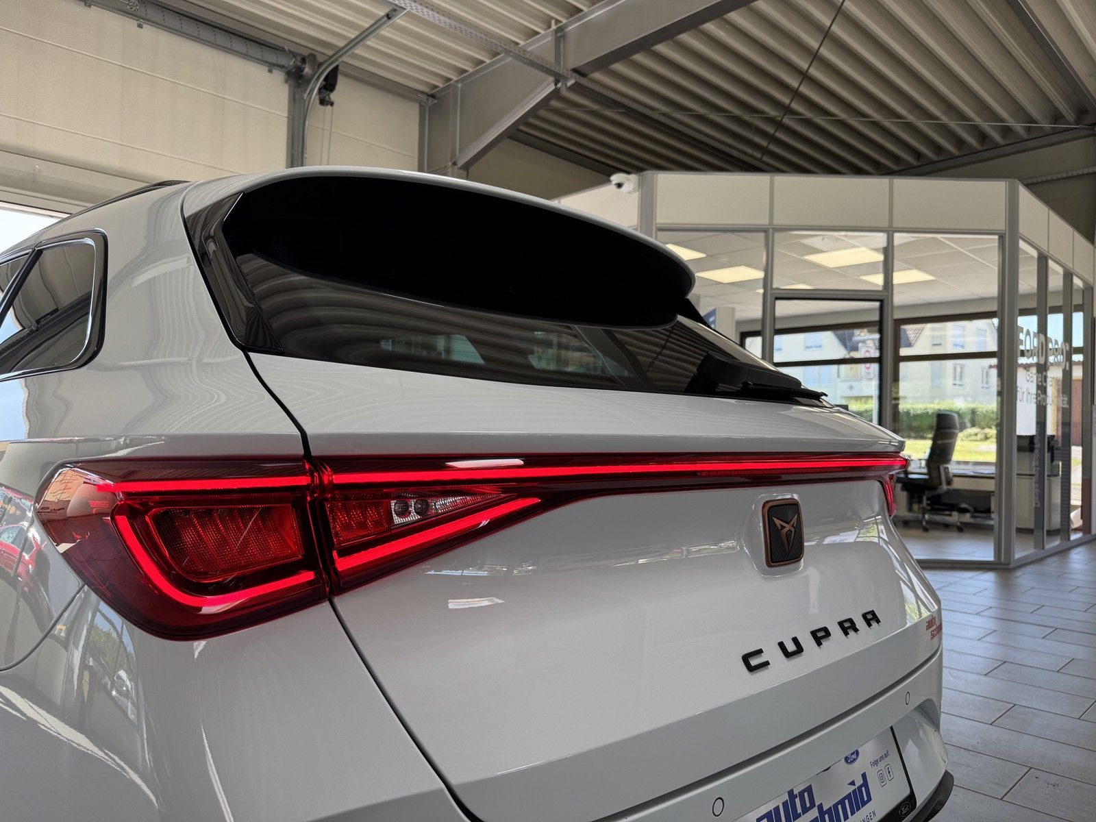 Cupra Leon Sportstourer VZ 4Drive - Samsaru's Car Outlet