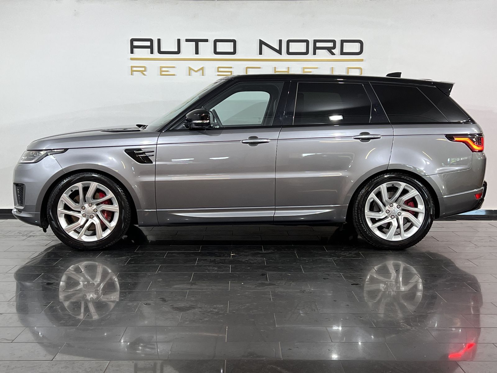 Range Rover Sport D350 HSE Dynamic - Samsaru's Car Outlet