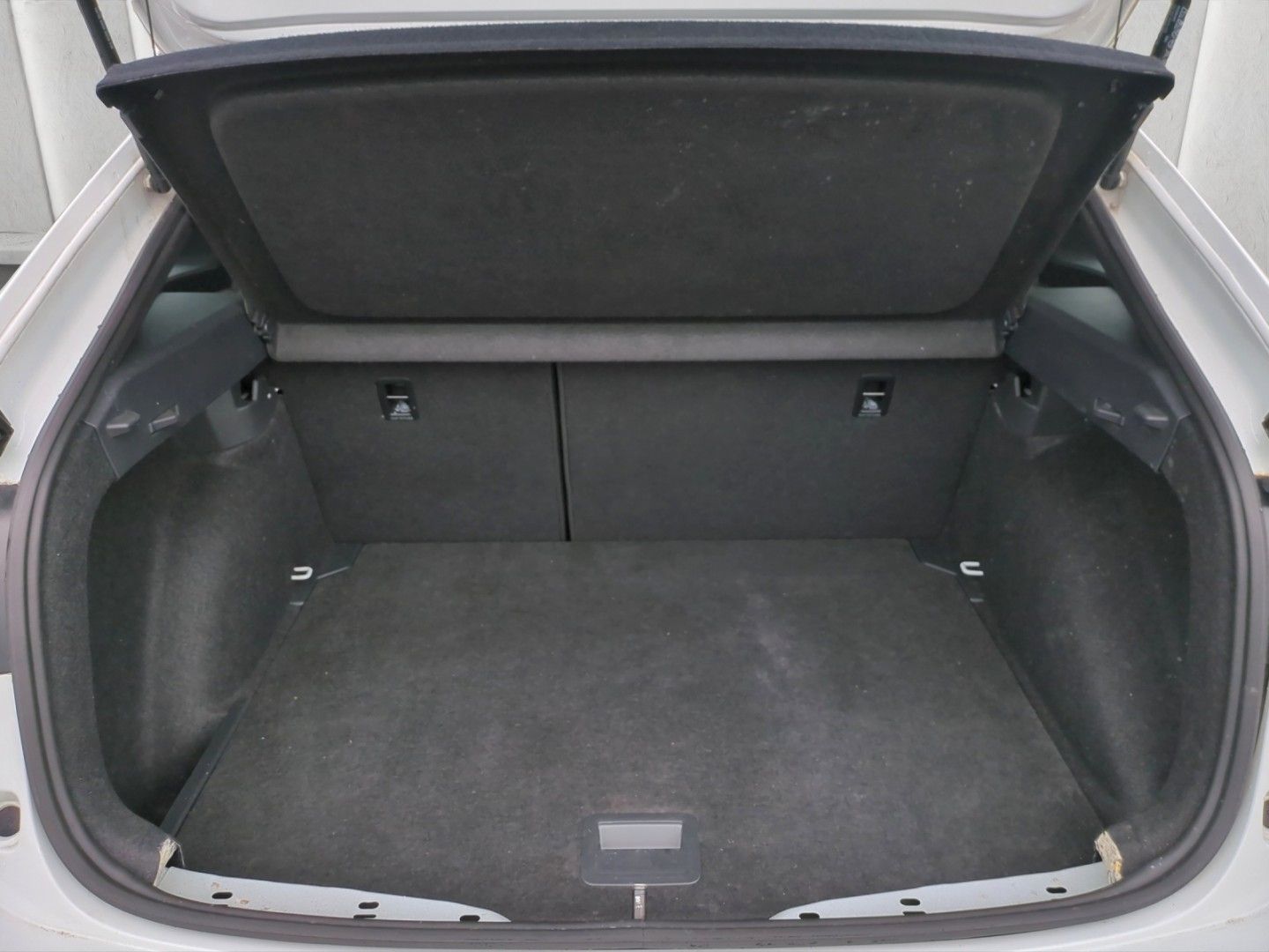 Volkswagen Taigo R-LINE 1.0TSI - Samsaru's Car Outlet