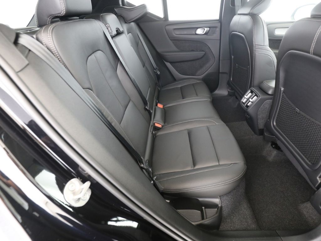 Volvo XC40 Plus Dark B3 EU6e AHK Leder Digitales Cockp