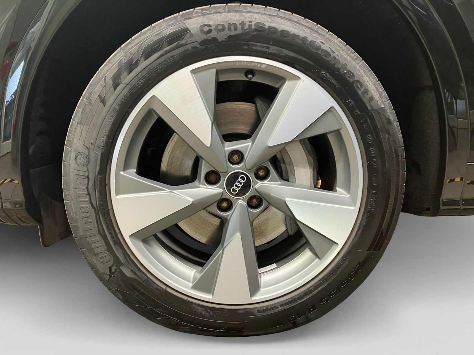 Audi Q5 55 TFSIe quattro S line - Samsaru's Car Outlet