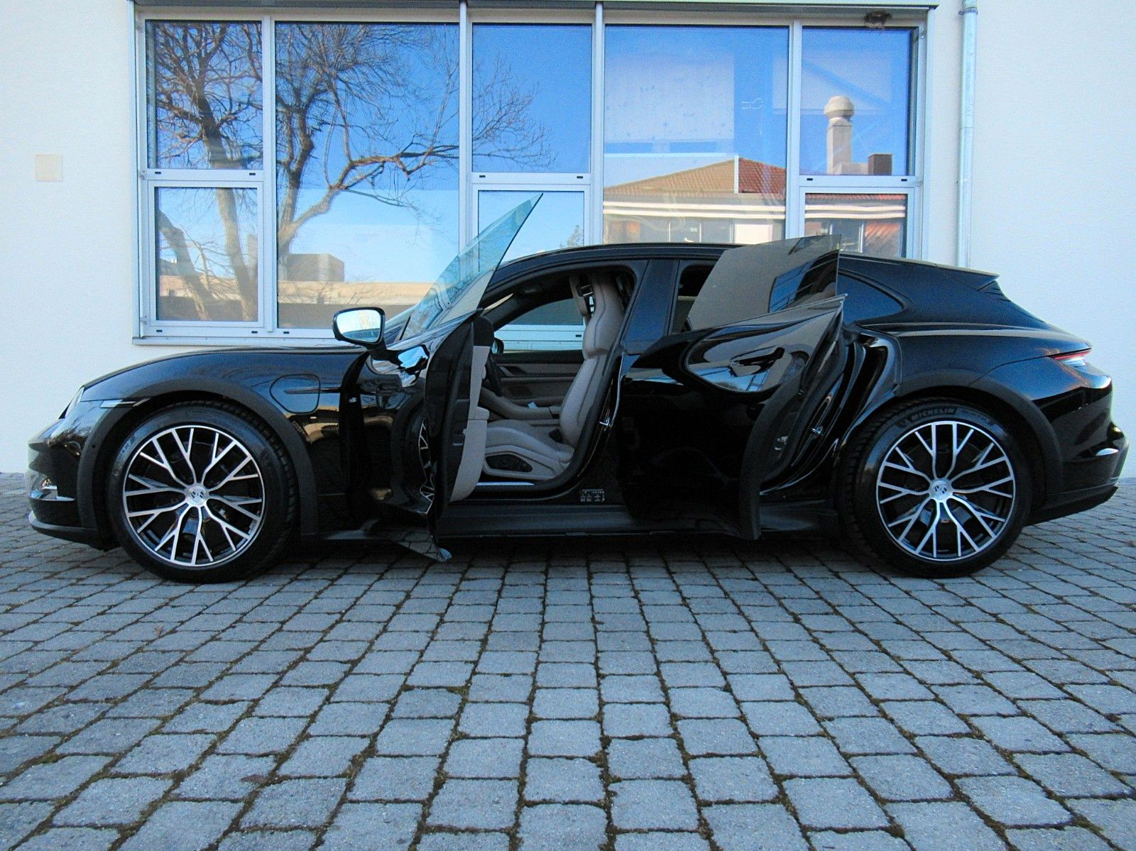 Porsche NEW 4C TURISMO FOND RSE HEAD-UP ACC®18W+BELÜ/360