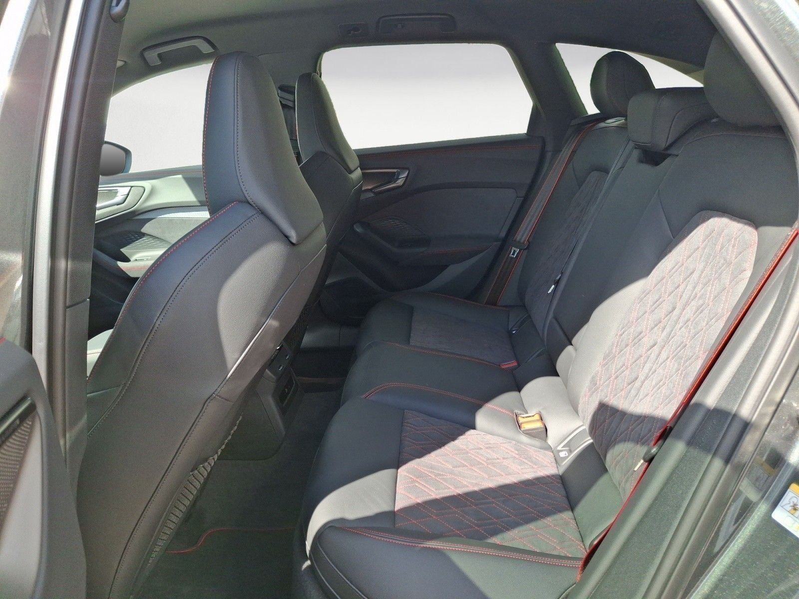 Audi A5 Avant TFSI quattro S tronic S line AHK B+Osou