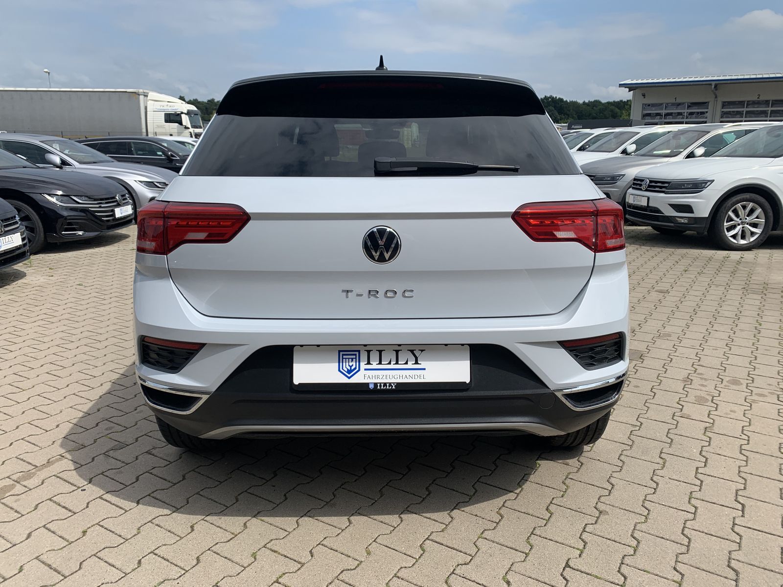 Volkswagen T-Roc 1.5 TSI Active - Samsaru's Car Outlet