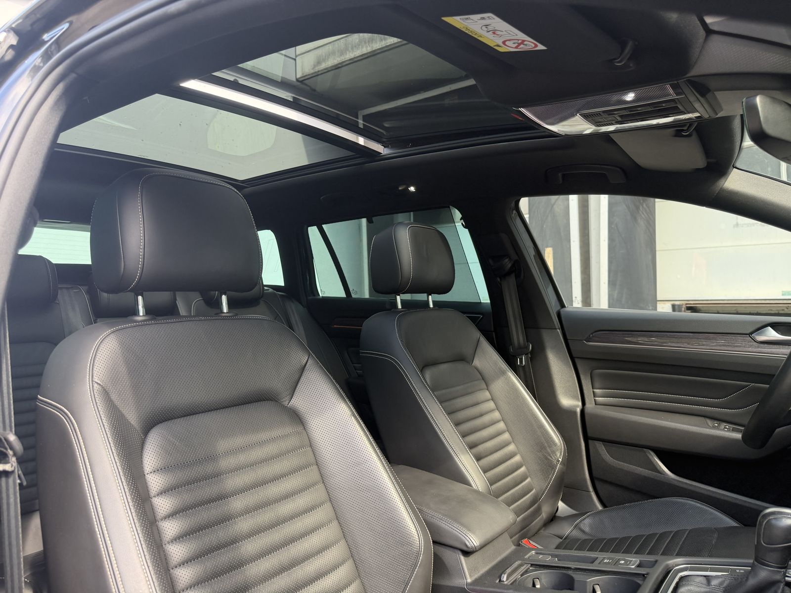Volkswagen Passat R-Line LED Virtual Pano Massage H&K AHK