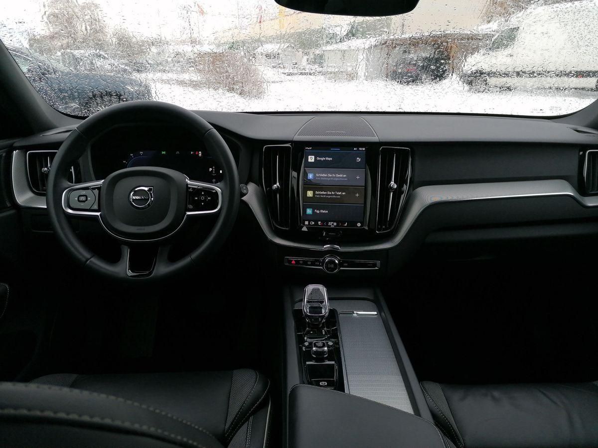 Volvo XC60 B4 AWD Plus Dark ACC BLIS H/K PANO STDHZ