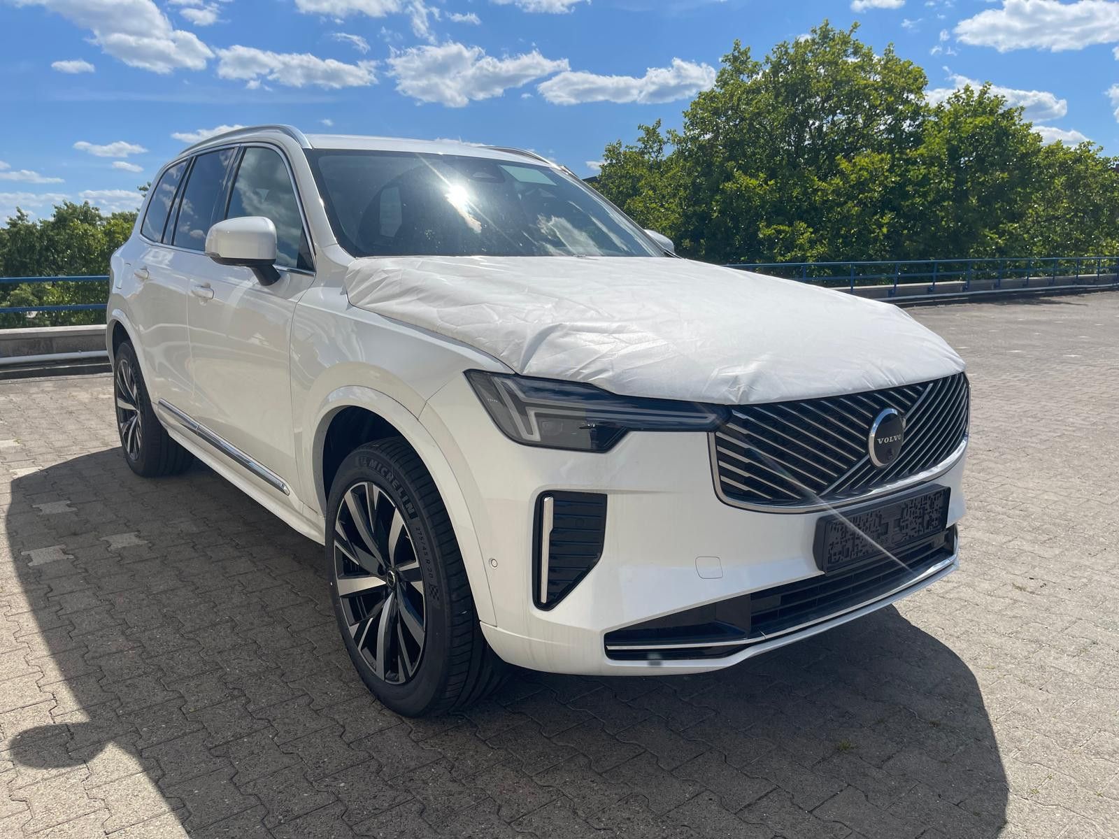 Volvo XC 90 AWD 4M - Samsaru's Car Outlet