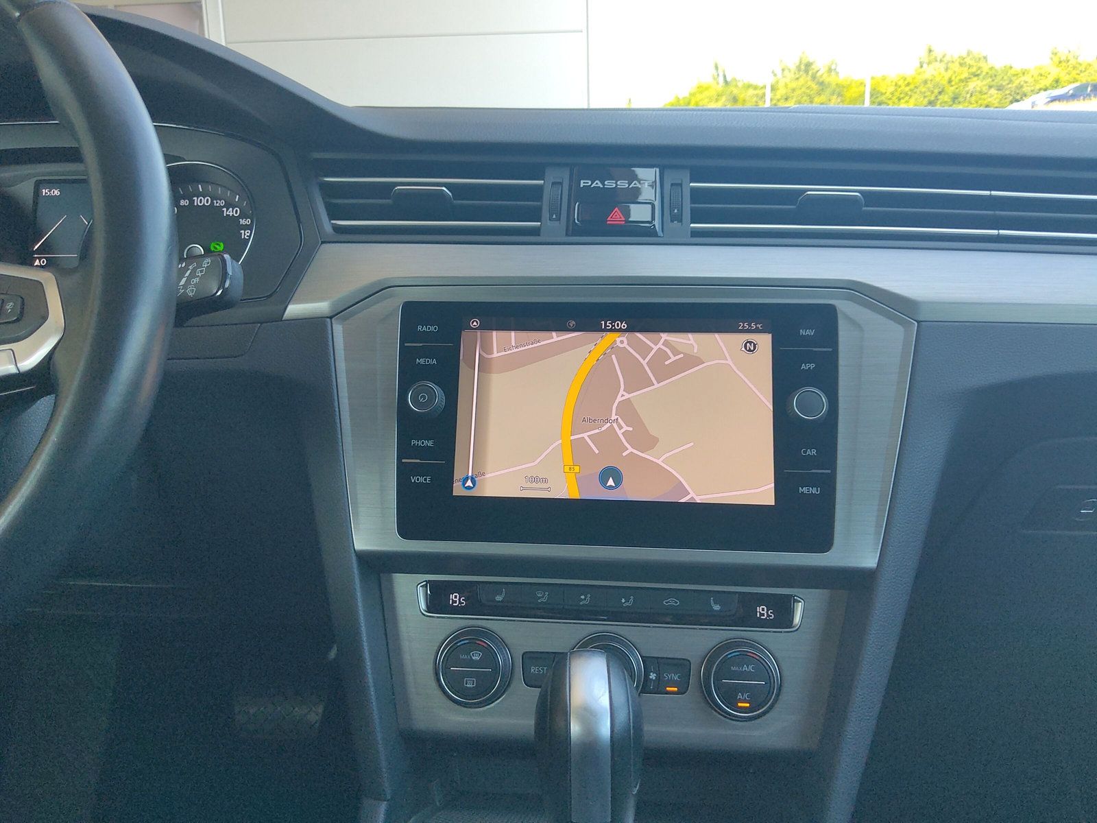 Volkswagen Passat Variant 1.6 TDI - Samsaru's Car Outlet