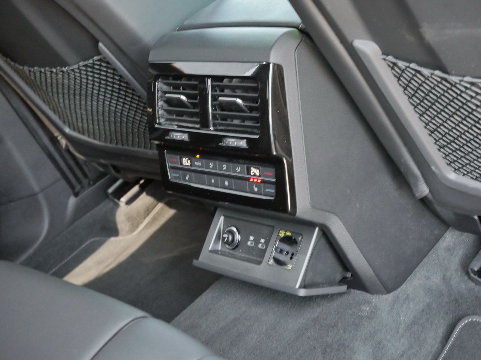 Volkswagen Touareg R-Line 3.0 TDI - Samsaru's Car Outlet