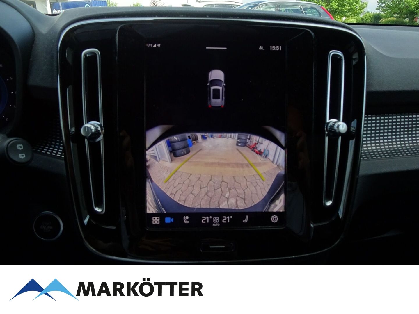 Volvo XC40 B3 Plus Dark - Samsaru's Car Outlet