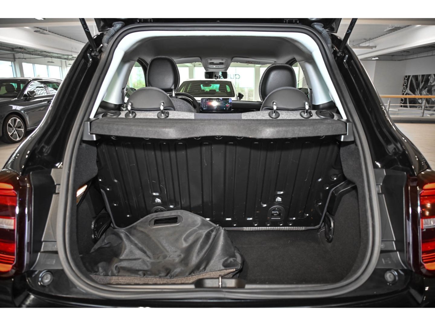 Fiat 500e Icon - Samsaru's Car Outlet