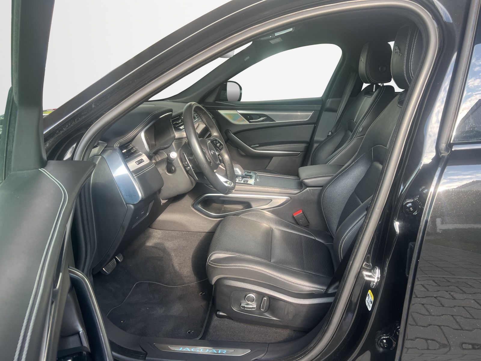 Jaguar F-PACE D300 R-Dynamic SE ACC+AHK+LED+Navi+SD+SHZ