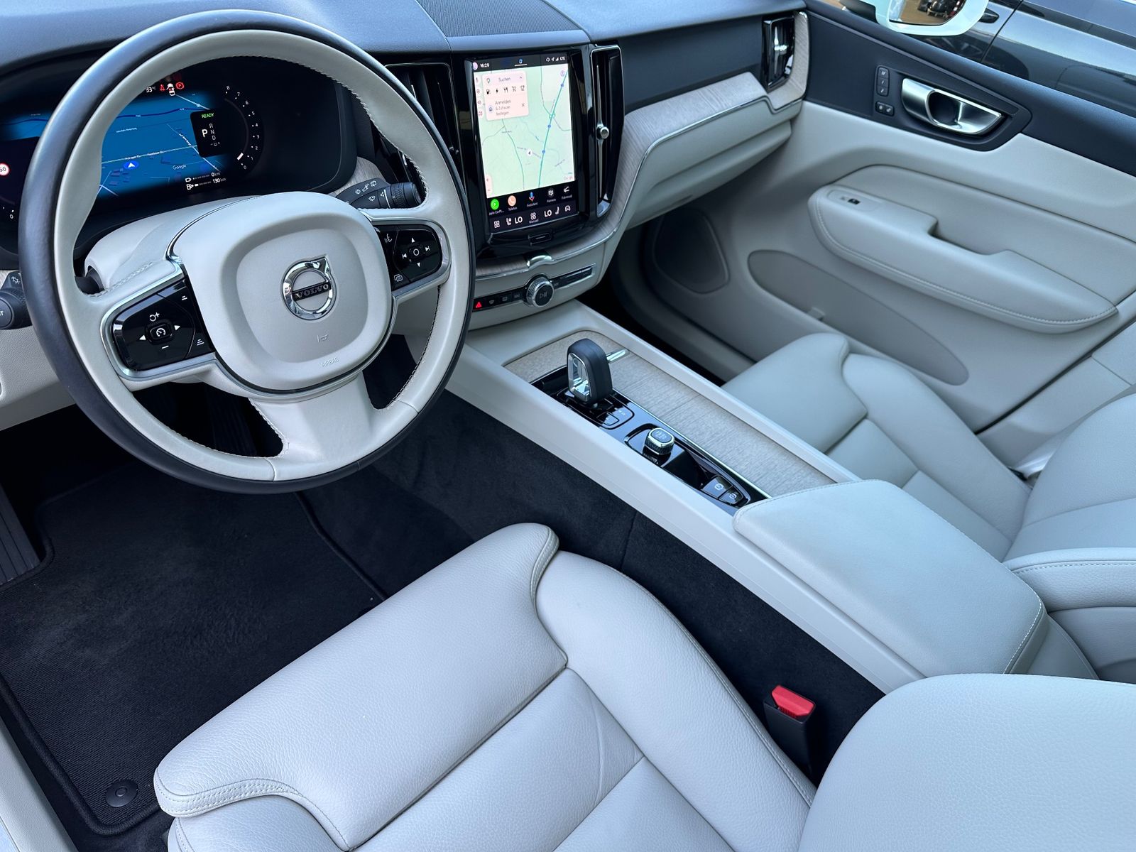 Volvo XC60 T6 AWD Recharge Core NAV+LED+PANO+AHK+STHZG