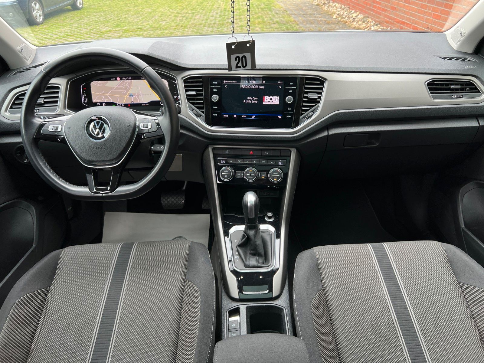 Volkswagen T-Roc Style 1.5TSi DSG R-Line - Samsaru's Car Outlet