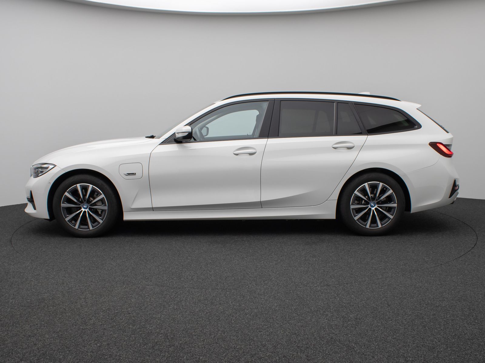 BMW 330e - Samsaru's Car Outlet