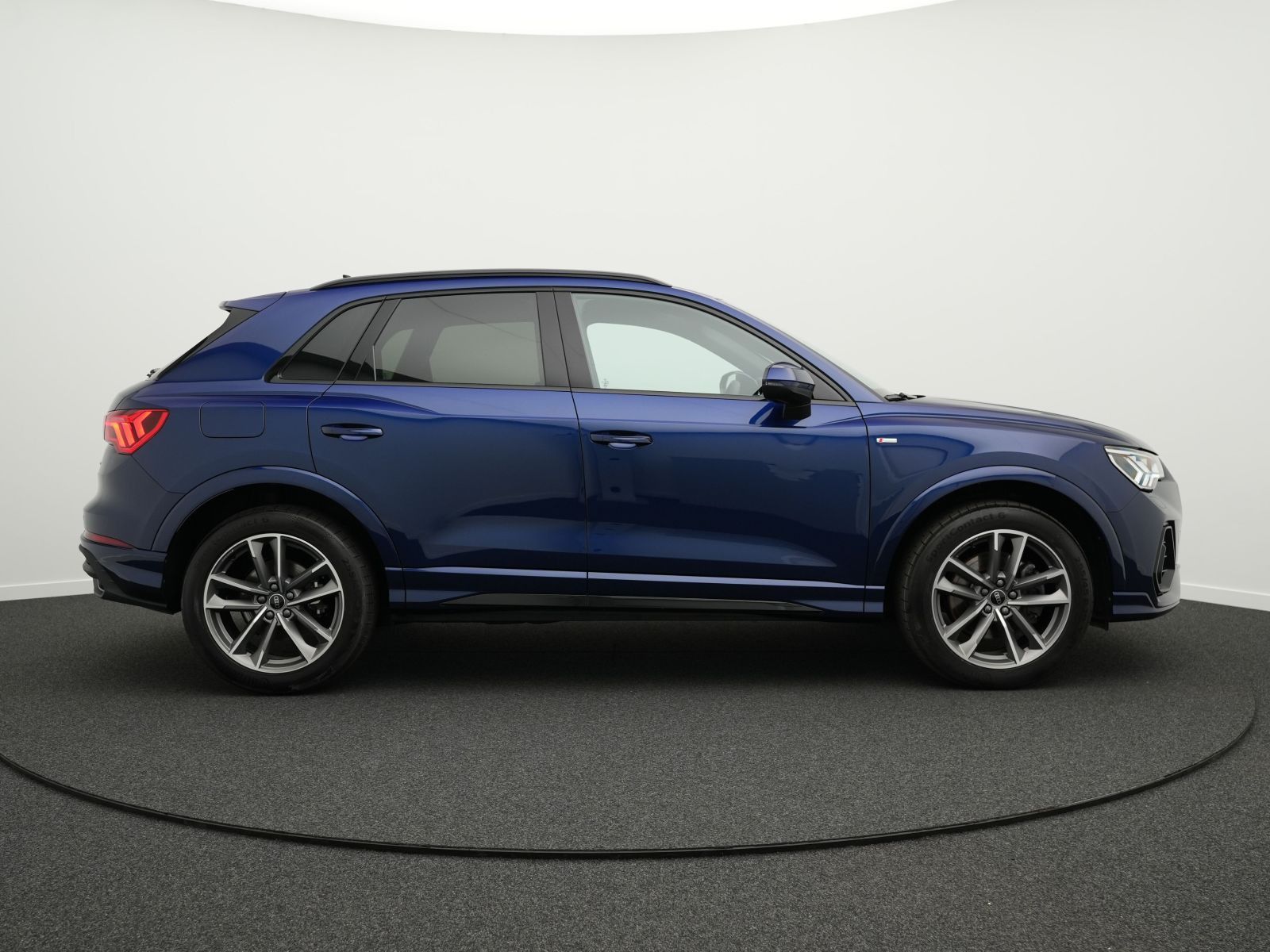 Audi Q3 40 TFSI quattro S line - Samsaru's Car Outlet
