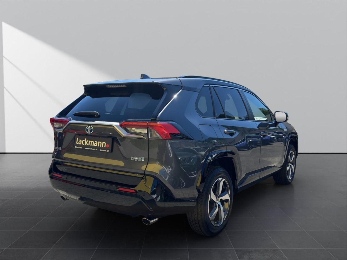 Toyota RAV 4 2.5 Plug-in Hybrid 4x4 - Samsaru's Car Outlet