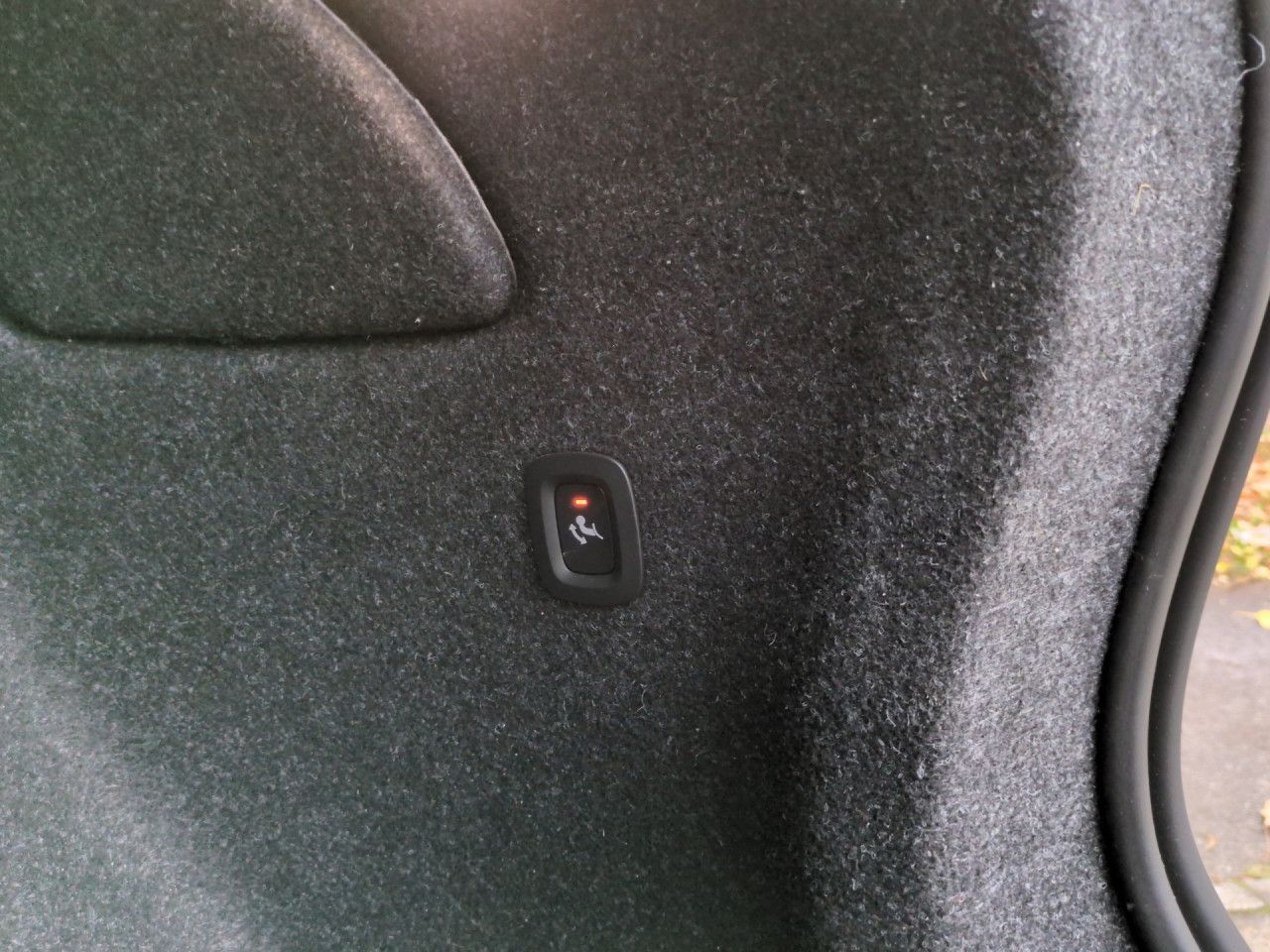 Volvo XC 40 Plus Dark Recharge Plug-In Hybrid 2WD