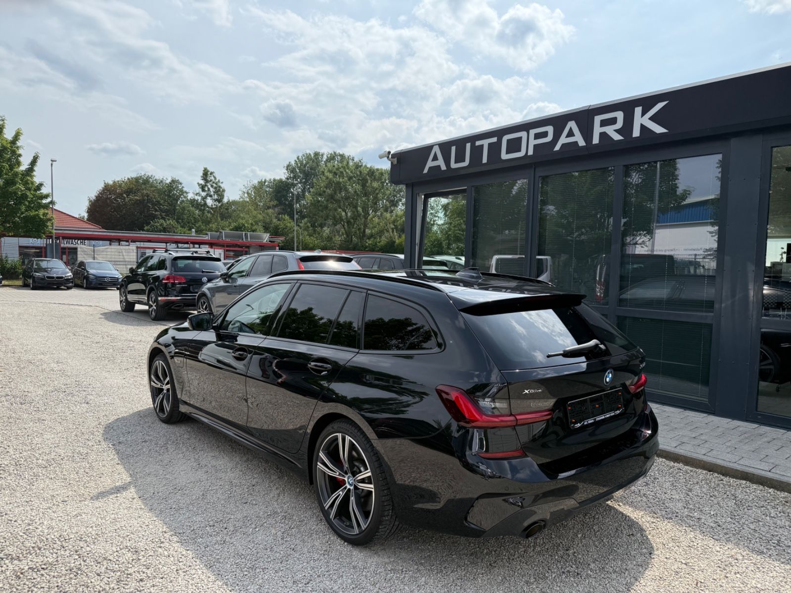 BMW 330 e xDrive M Sport - Samsaru's Car Outlet