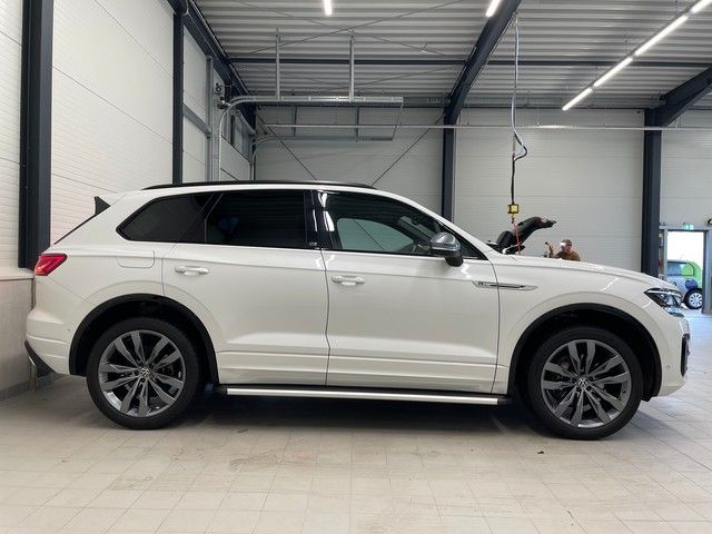 Volkswagen Touareg 3.0 TDI R-Line 4M - Samsaru's Car Outlet