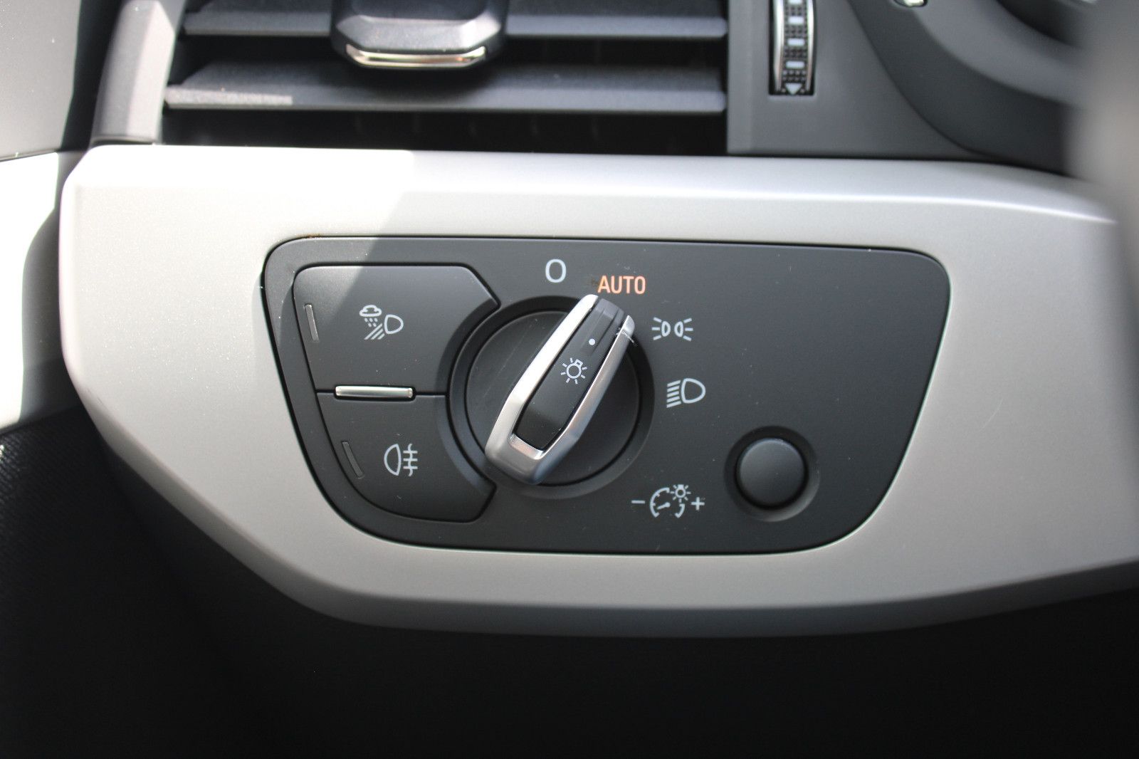 Audi A4 Avant 35 TDI S-Tronic - Samsaru's Car Outlet