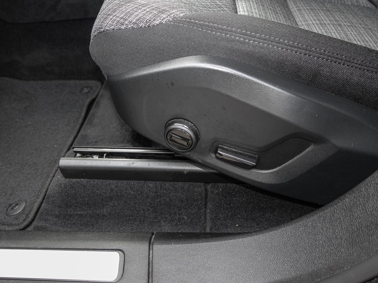 Volvo XC60 Momentum Pro AWD B4 Diesel EU6d AHK Digital