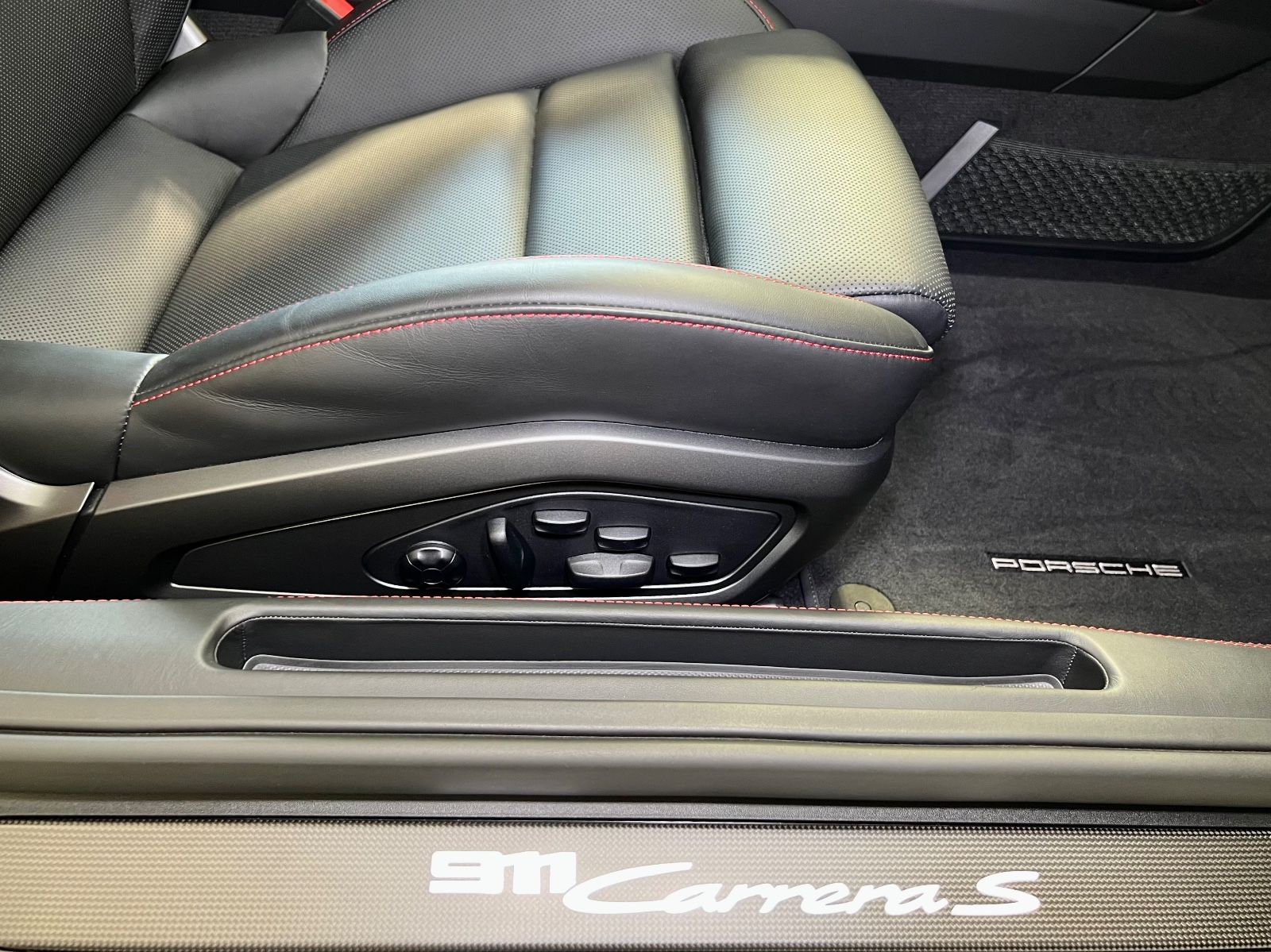 Porsche 992 Carrera S - Samsaru's Car Outlet